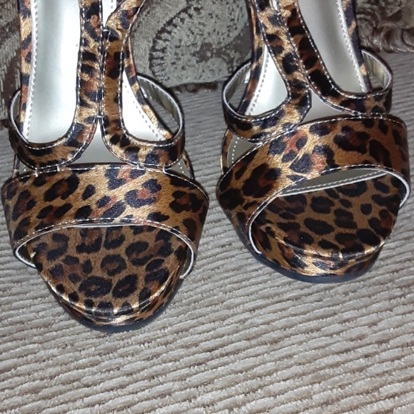 ❤️ FINAL REDUCTION Cheetah Pumps - Picture 2 of 7